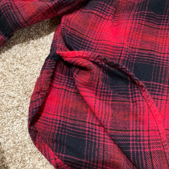 Women American eagle long sleeve button up collar plaid flannel shirt red black - Picture 4 of 11